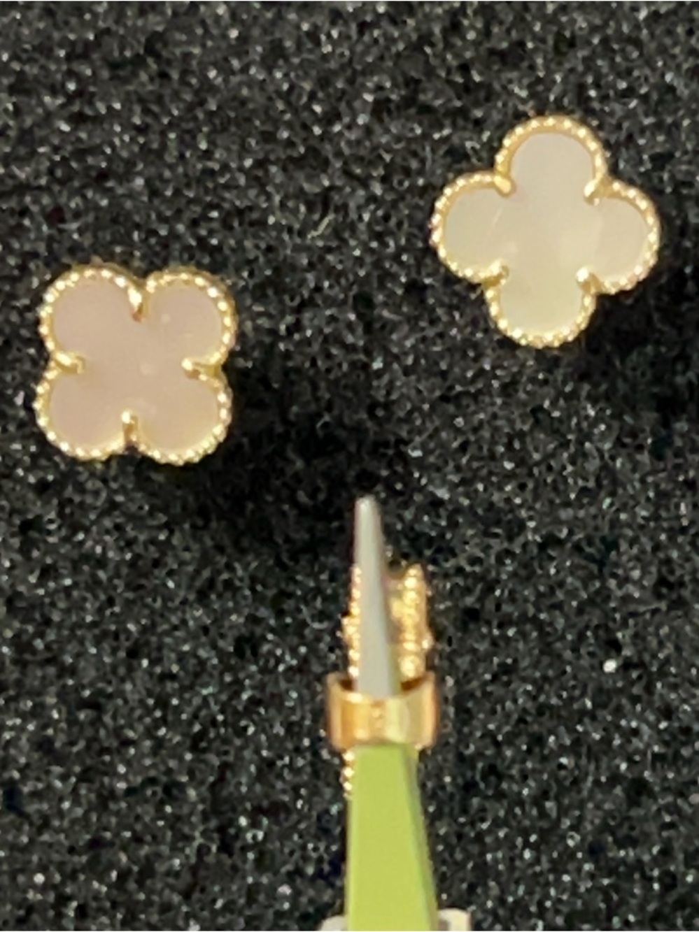 Mother-of-Pearl Studs and Pendant - 18K Gold - Picture 3 of 4